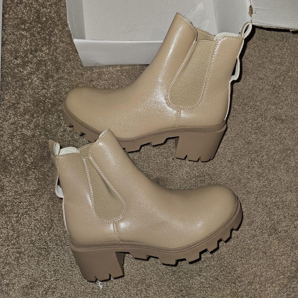 Tan Chunky heel booties